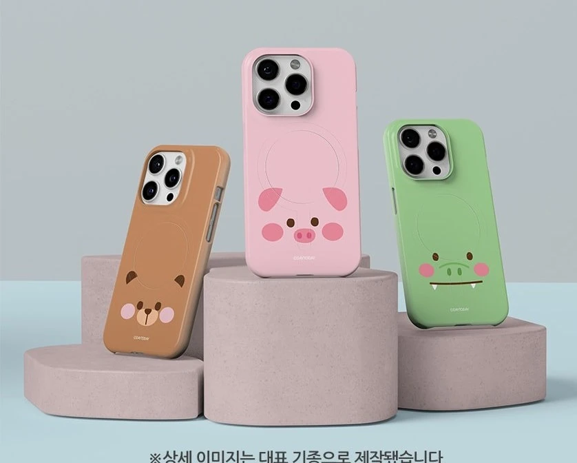 아이폰13프로맥스 맥세이프 케이스 캐릭터 애니멀 페이스 곰 받침대 위에 세워 놓은 케이스 뒷면